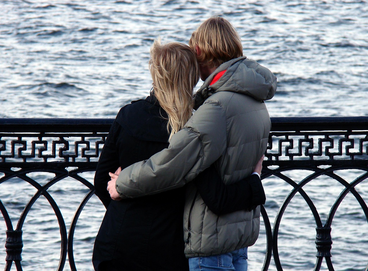What to talk about during a boy’s first date? How to avoid awkward conversations?
