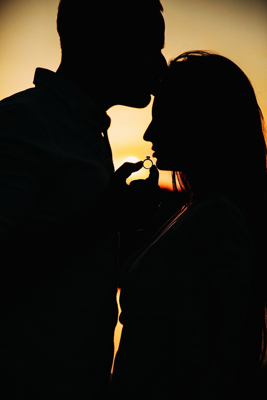 A Guide for Girls on Selecting Gifts for Their First Date: Don’t Make a Mistake and Leave a Good Impression