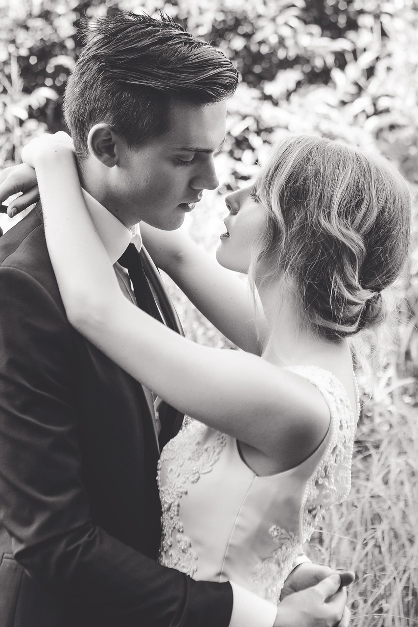 The Art of Chatting and Communicating: Enhancing Speaking Skills and the Art of Dating Conversation